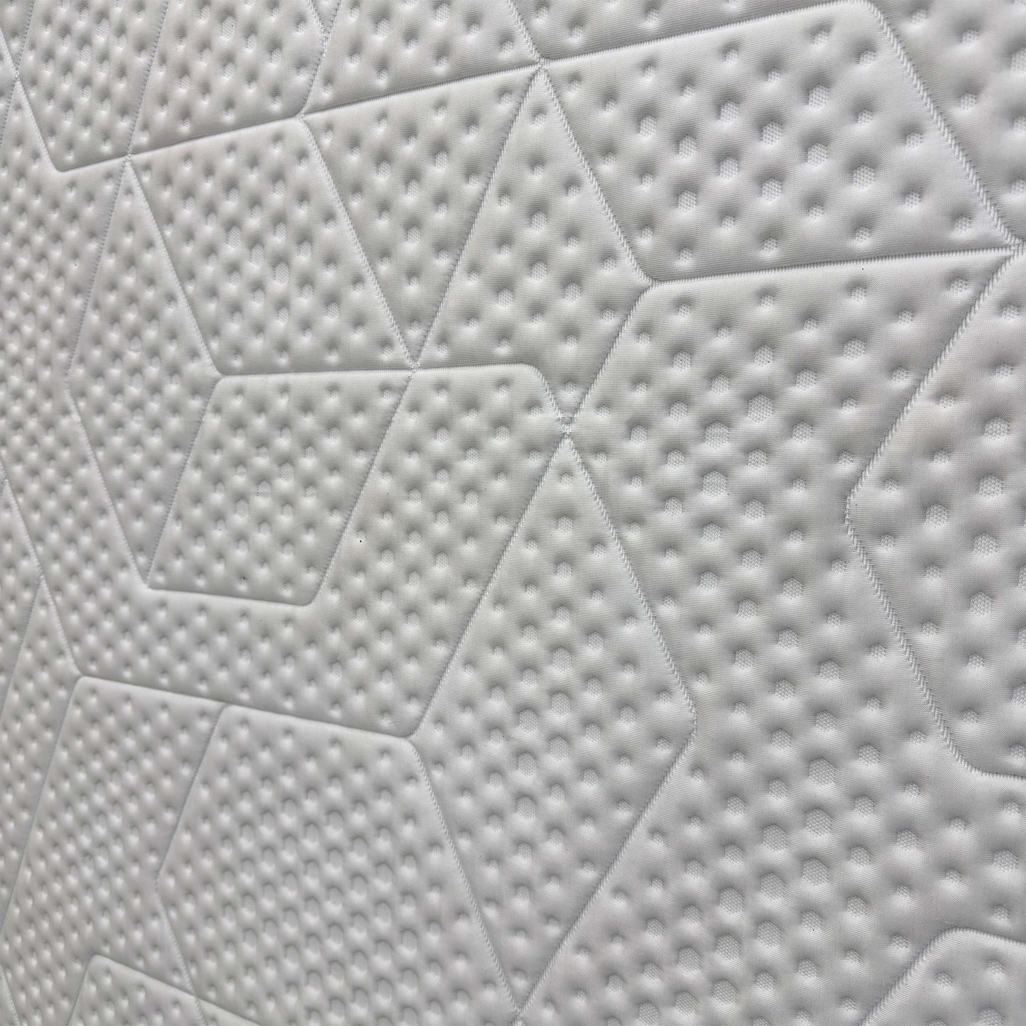 Close-up of the Diamond Degree cooling foam layer, emphasizing the graphite particles that dissipate excess body heat for a deeper, cooler sleep.
