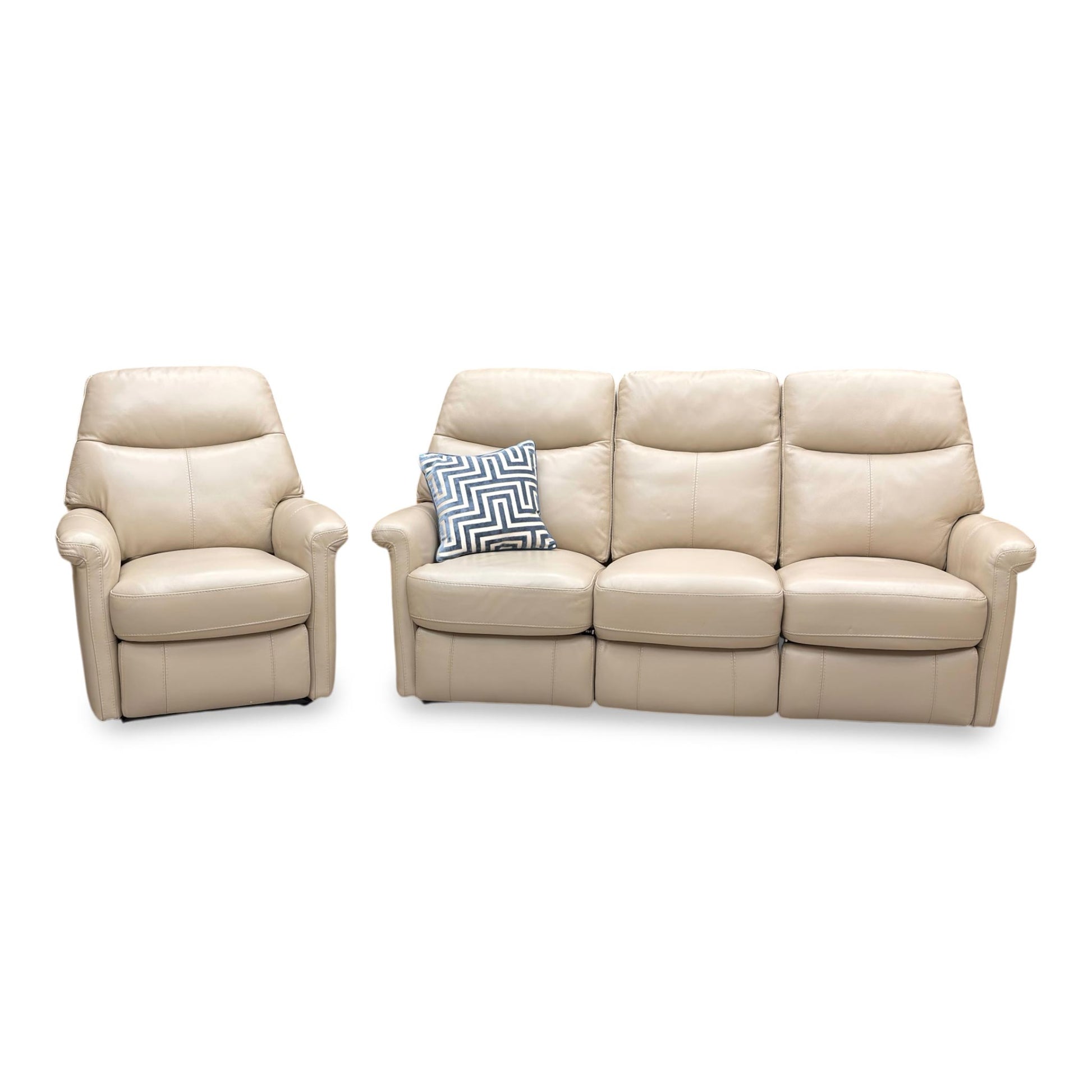 Front view of the 3-seater Lille sofa, showcasing the Bisque leather finish, padded armrests, and power reclining buttons.