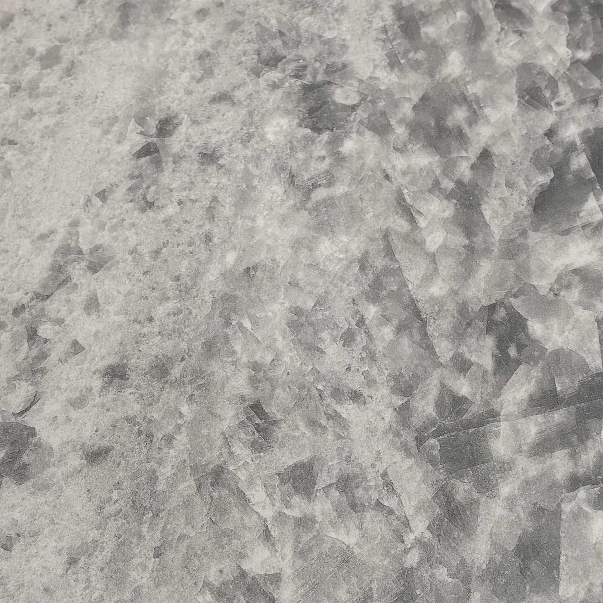 Close-up of the crystal white ceramic tabletop, emphasizing the realistic marble veining and the heat, scratch, and stain-resistant properties of the sintered stone.