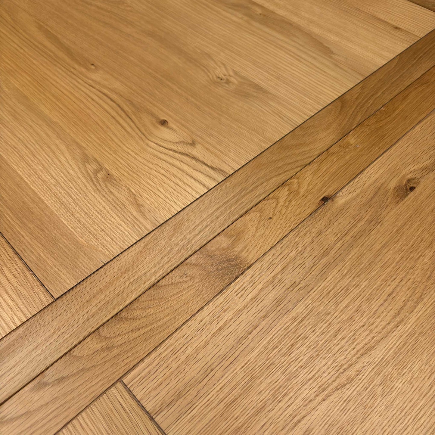 Close-up of the table surface, showing the protective clear lacquer finish that enhances the natural oak texture and clean lines.