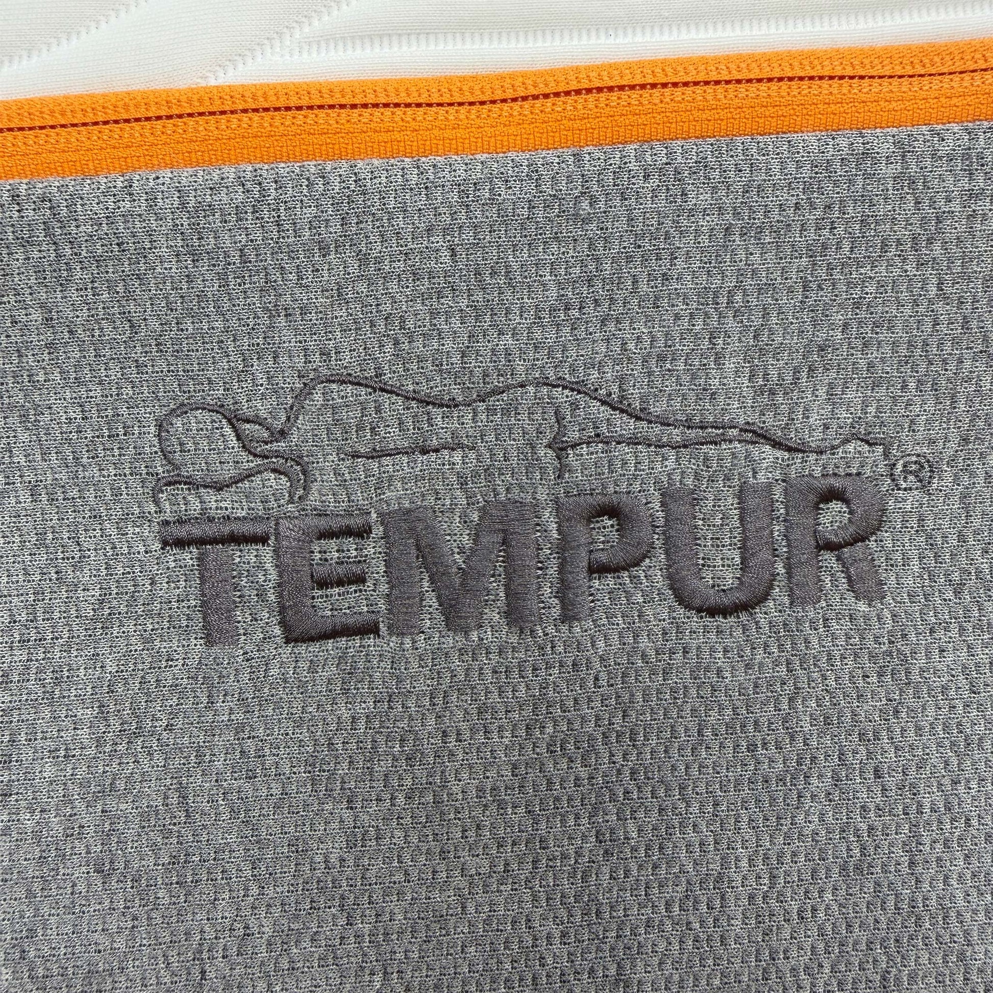 Closeup shot view of the King Size mattress, showcasing the clean, white aesthetic and the high-quality finish of the side panels.