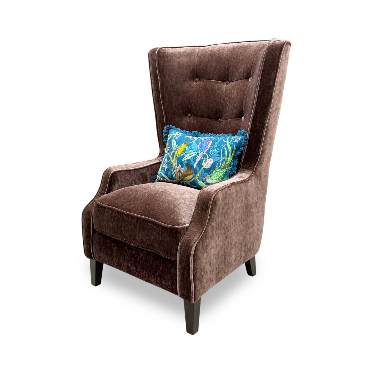 Side profile of the ‘Garland’ accent chair, highlighting the clean, dramatic curves of its winged sides and sleek arm design.