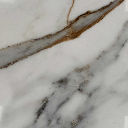 Close-up shot of the Fiorentino marble-effect ceramic surface on the ‘Raul’ table, showcasing the glossy, premium texture and realistic, high-contrast marble grain detailing.
