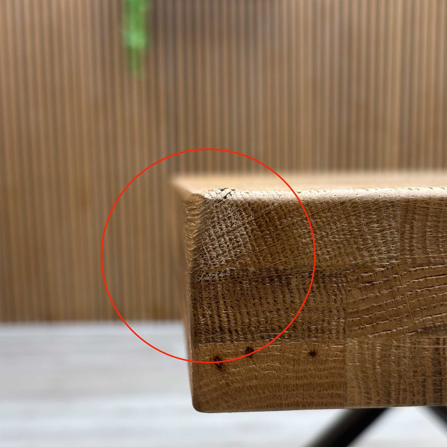 Close-up shot of the solid natural oak table top on the ‘Earth’ dining table, showcasing the rich wire-brushed texture, distinctive natural character markings, and oiled finish.