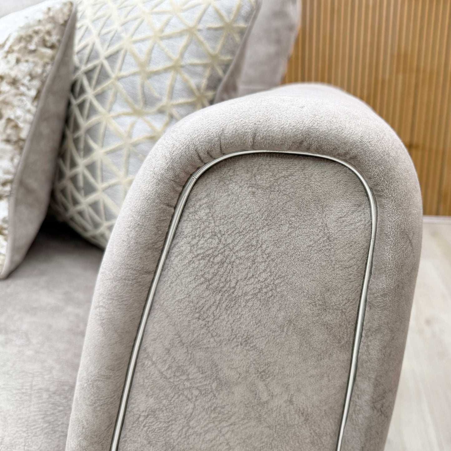 'Mariah' Dapple Cream-Tri Chrome Fabric 4 Seater Classic Back Split Frame Sofa (Ariana)