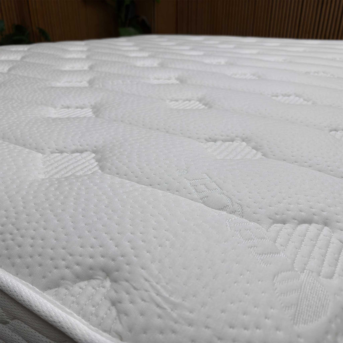 Close-up of the quilted top panel on the Farlow eco fully pocket sprung mattress