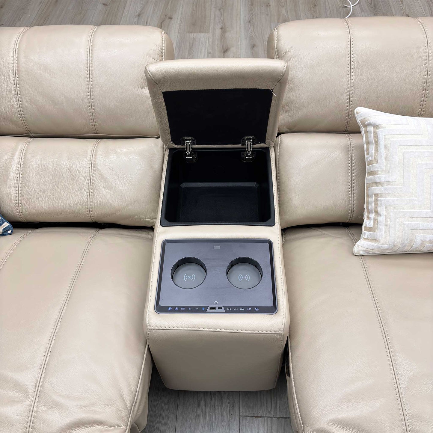 World of Leather ‘Homestage’ Nc-039c Pebble Cream Leather 4 Seater Power Recliner Sofa with Power Headrests + Media Consoles
