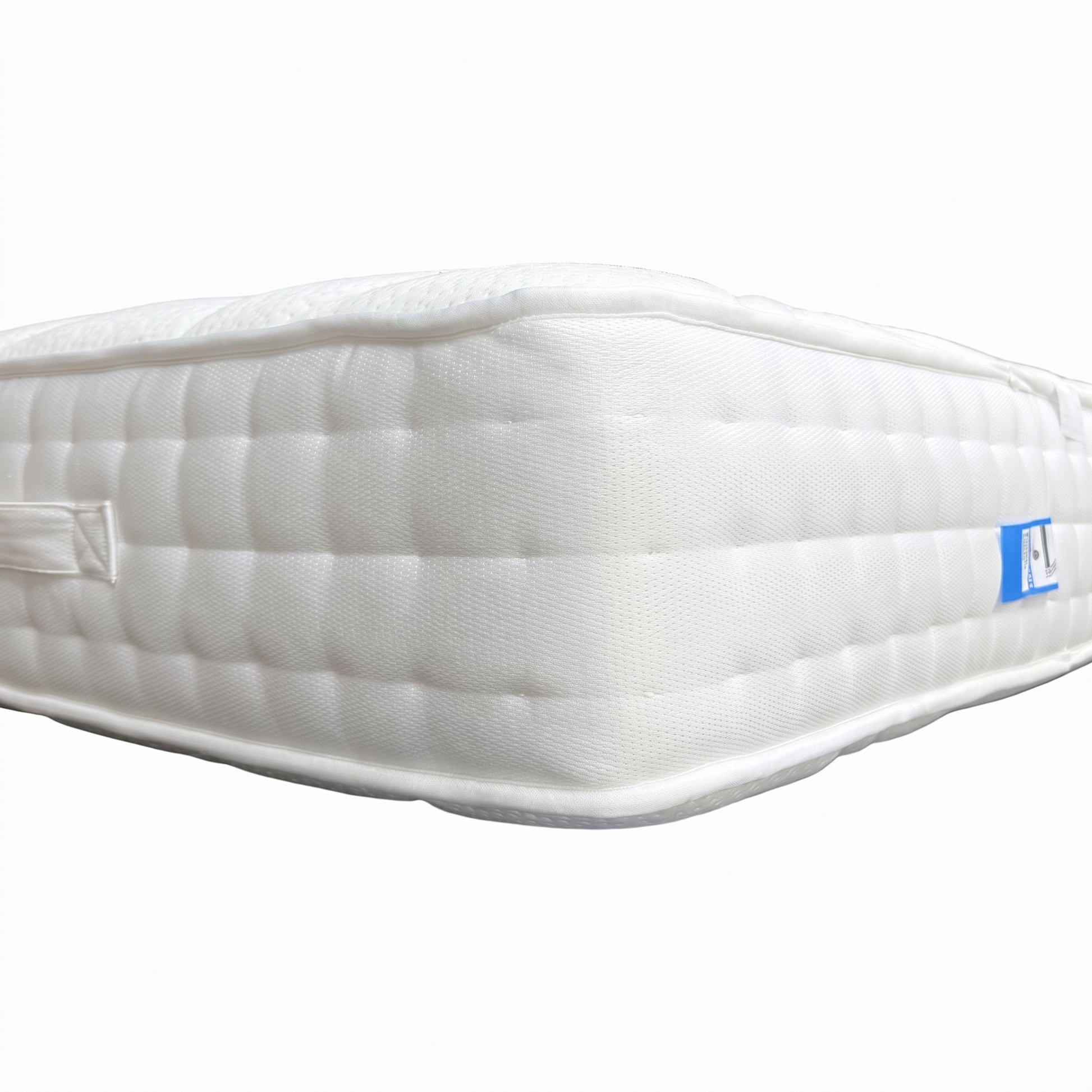 Edge profile of the mattress, emphasizing the multi-layered construction and the reinforced edge-to-edge support system.