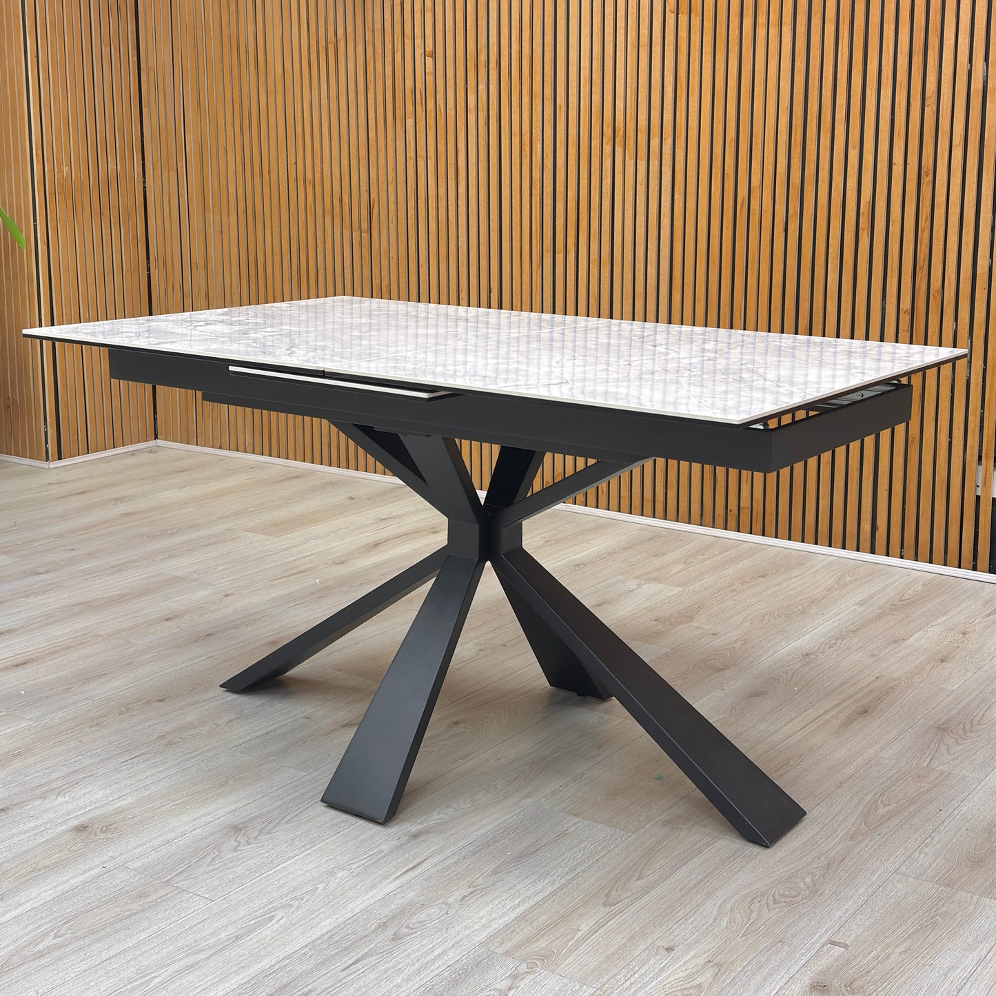 'Crete’ White Ceramic High-Gloss Small 140cm Extending Dining Table