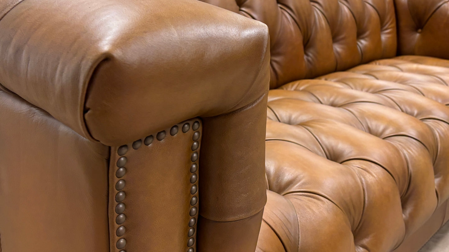 At The Helm 'Wallace' Inca X3y1-1957ls 4 Seater Leather Chesterfield Sofa with USB-C