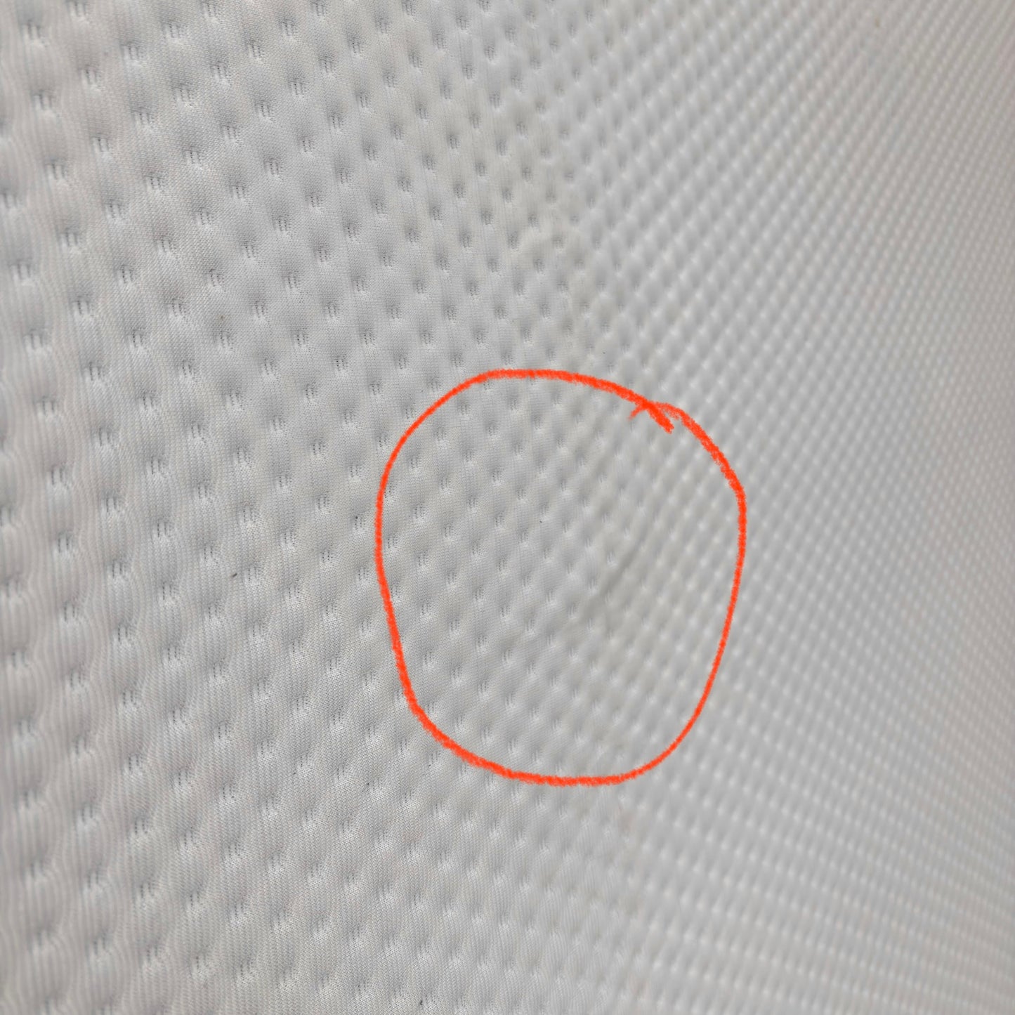 Emma Mattress Original Super King - close-up of white cover fabric with circled area highlighting a stitching detail
