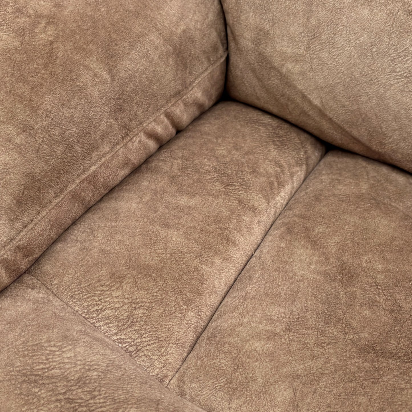 Cinemax Media Sofa, Detail of Console/Controls