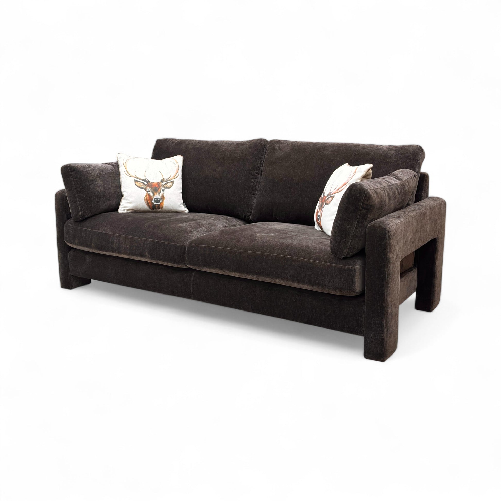 Side profile view of the ‘Heath’ sofa, showing the height of the backrest and the wide, comfortable armrests.