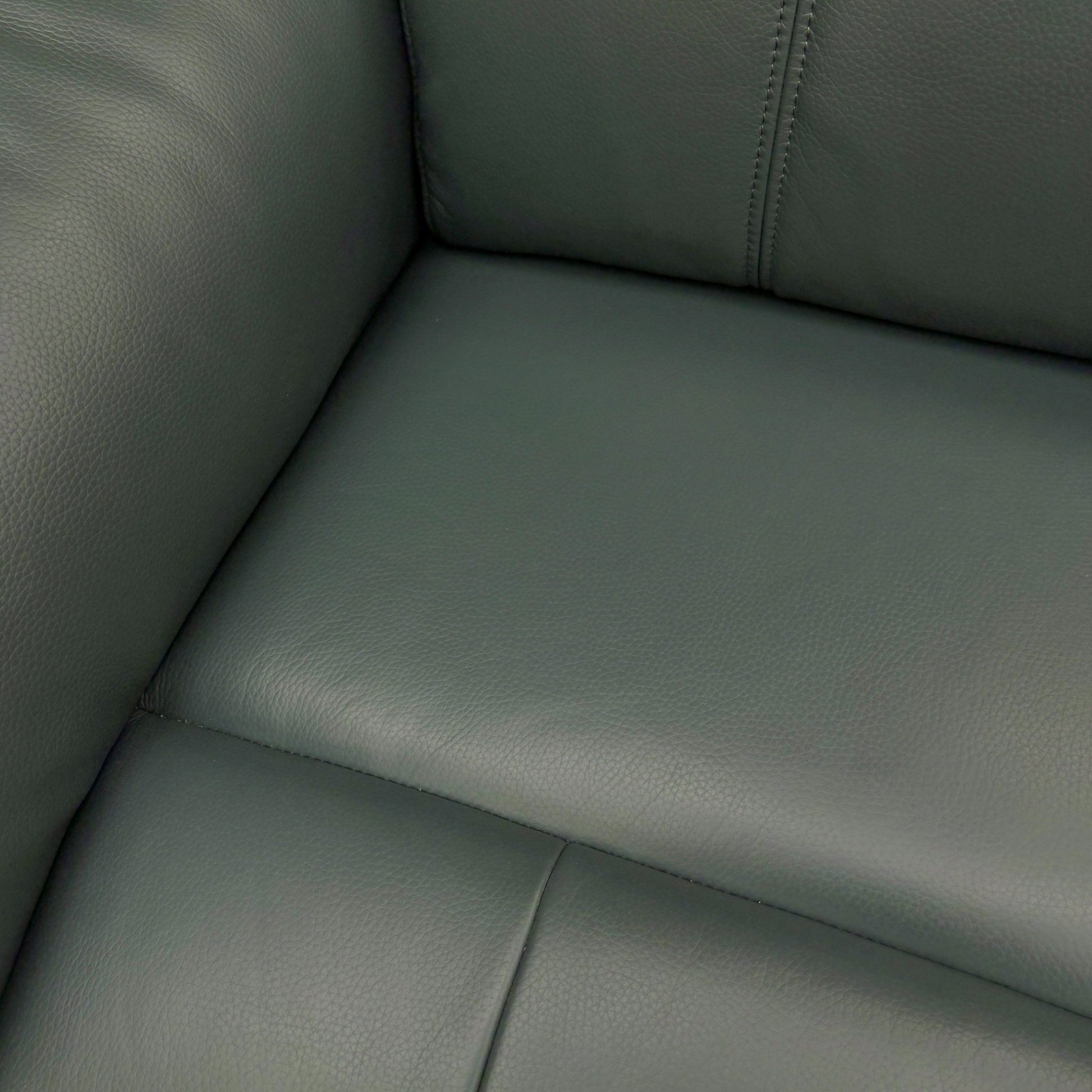 A close-up shot focusing on the high-quality texture and color of the Cat-40:09 Peacock leather.