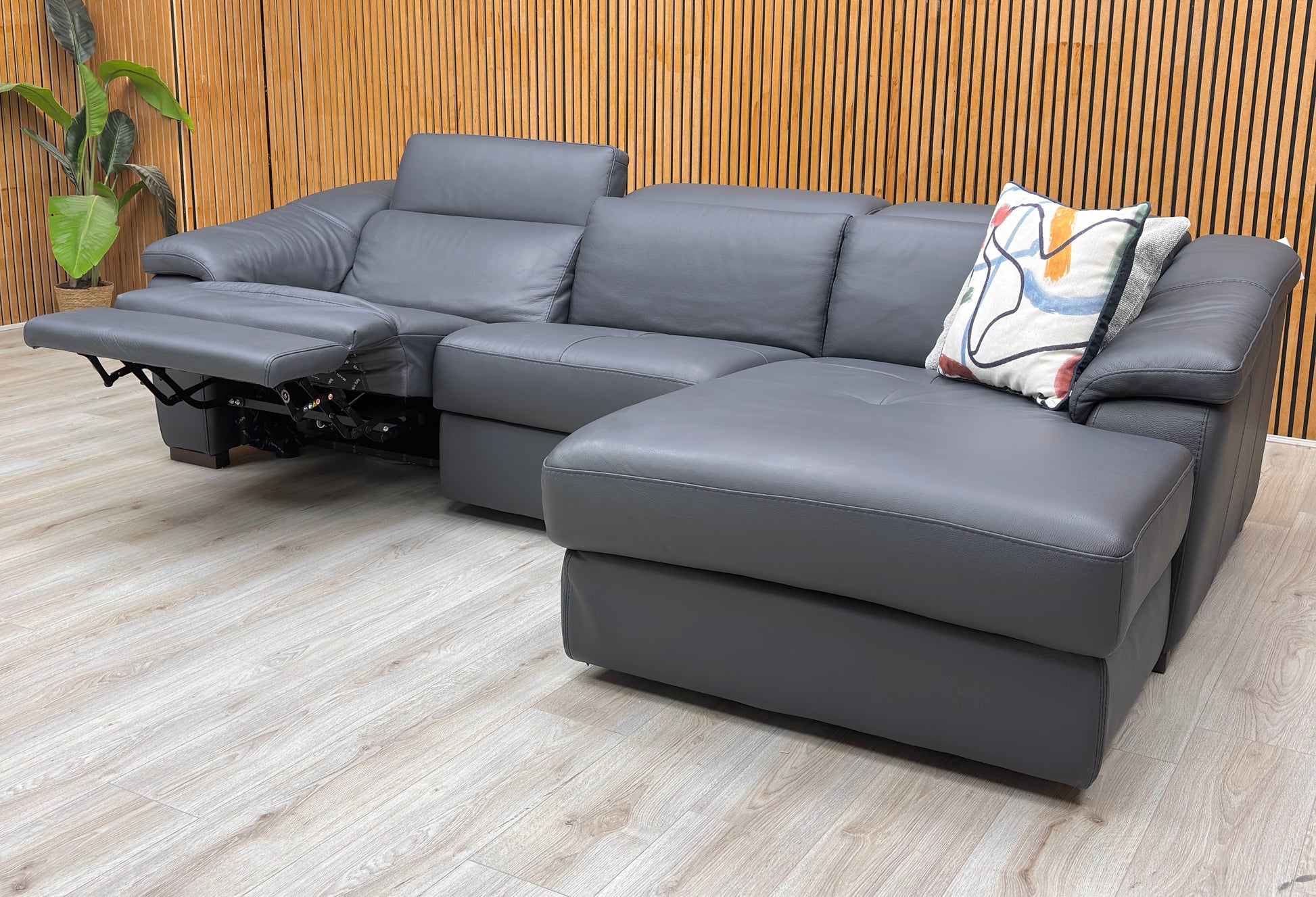 Lifestyle view for the Nicoletti Galileo chaise sofa, highlighting the 100% genuine Italian leather, power reclining functionality, and independent headrest controls.