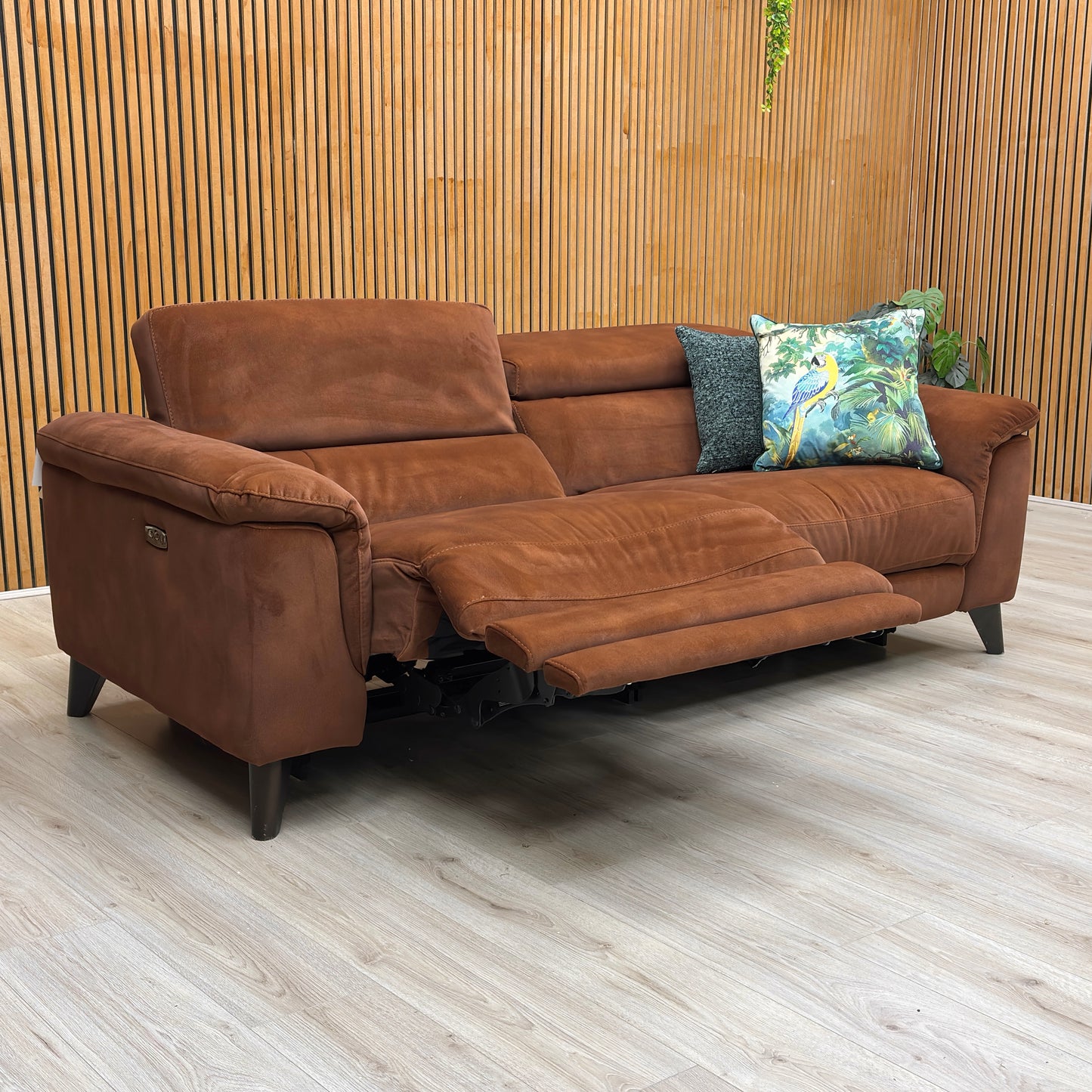 ‘Wade’ Sfa-Pey-R06 Caramel Velvet 3 Seater Power Recliner Sofa