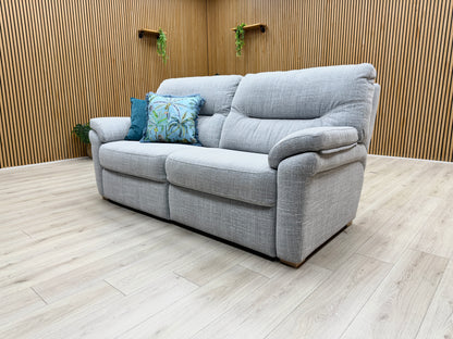 Lifestyle shot of the ‘Seattle’ B932 sofa highlighting the modern silhouette and clean lines.