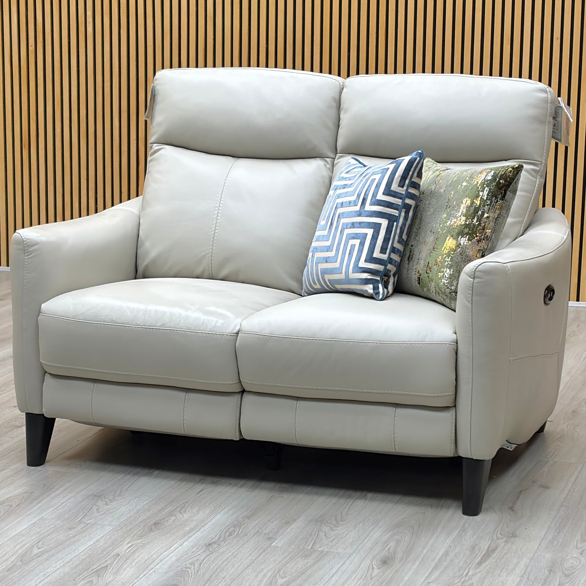 World of Leather Compact Collection ‘Petit’ Nc-862c Bisque Cream Leather 2 Seater Power Recliner Sofa Furniture Village