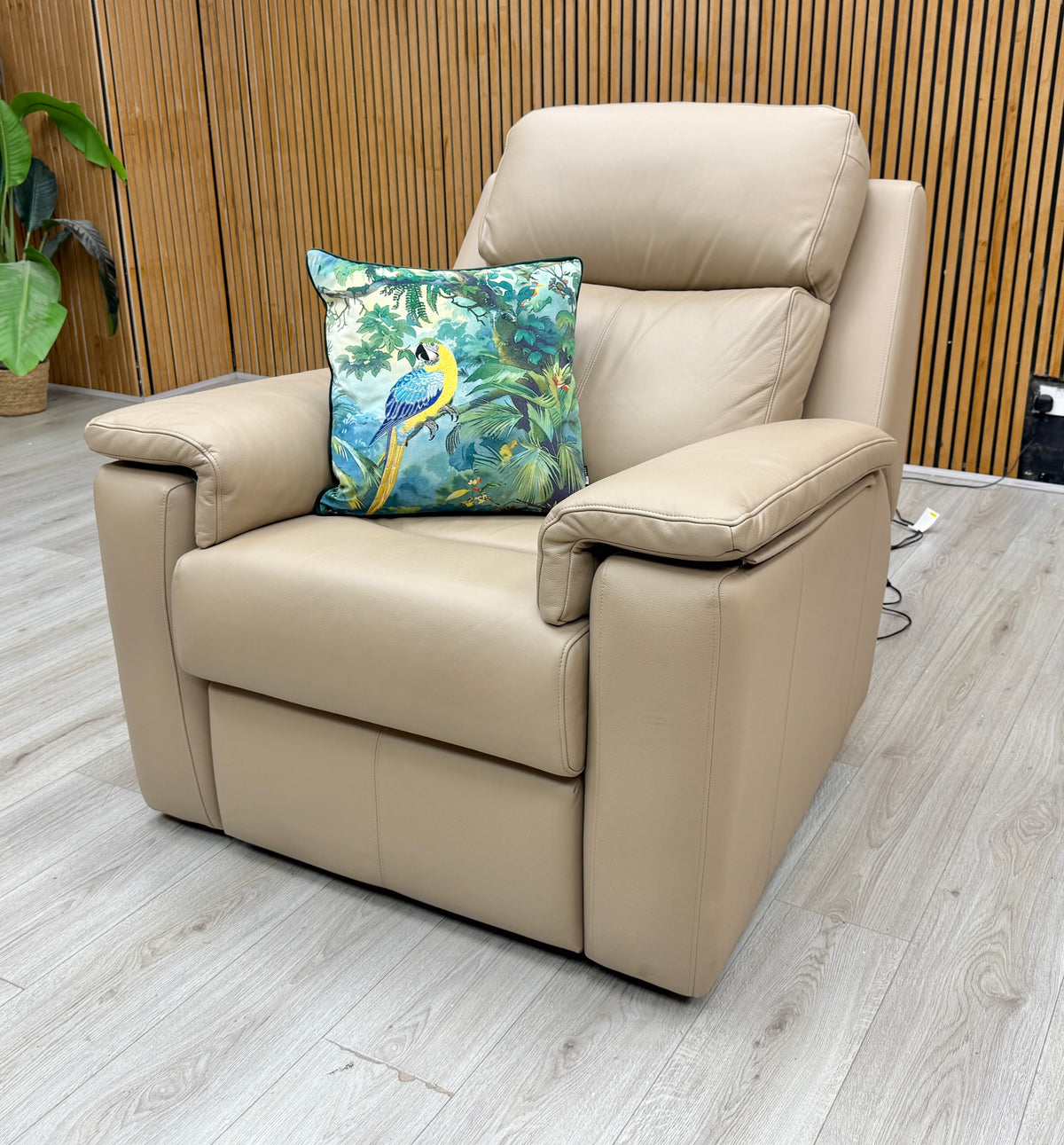 G Plan 'Thornbury' L845 Cambridge Putty Cream Leather Power Recliner Chair with Power Headrest and Power Lumbar