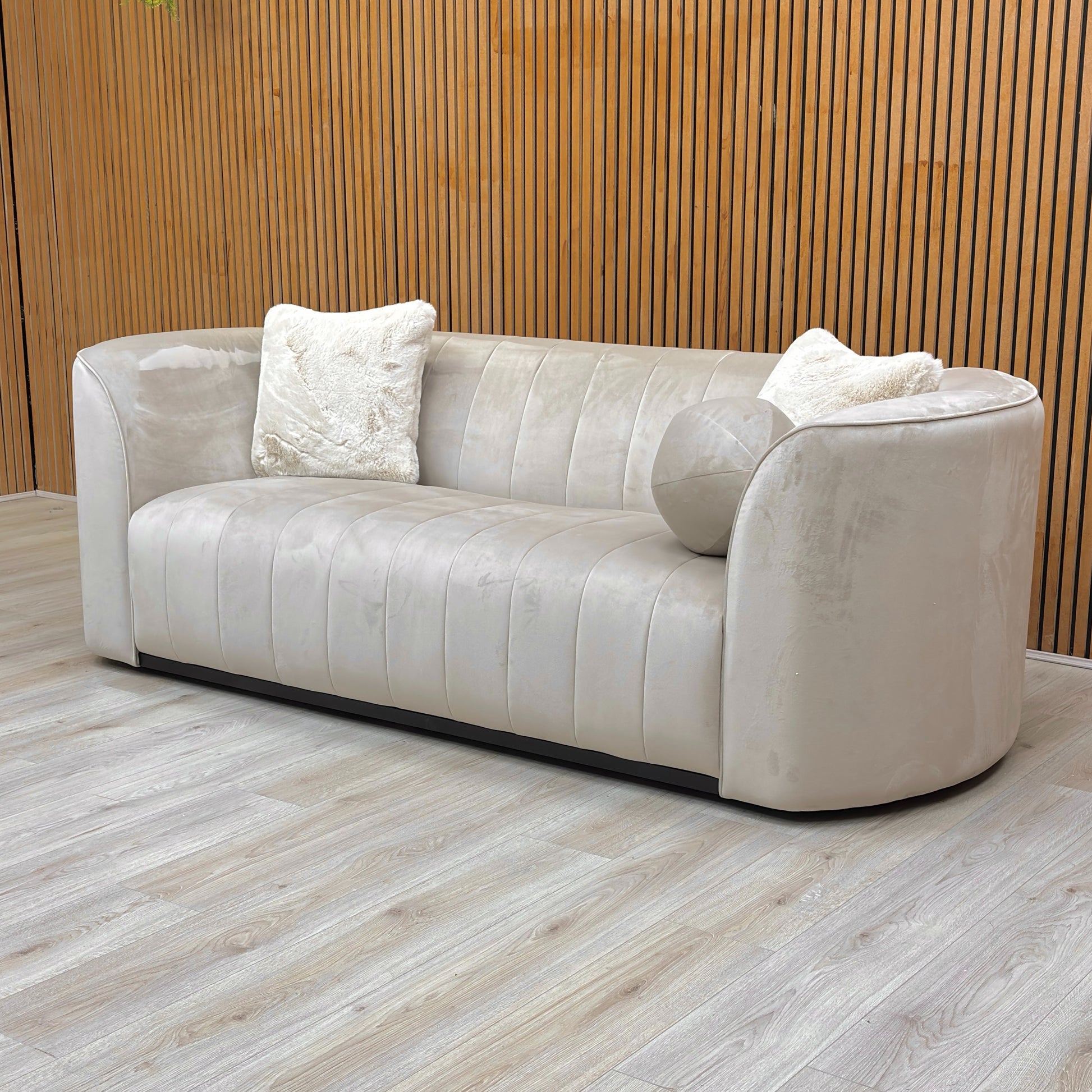 Profile view highlighting the 73cm height and the elegant, low-profile frame.