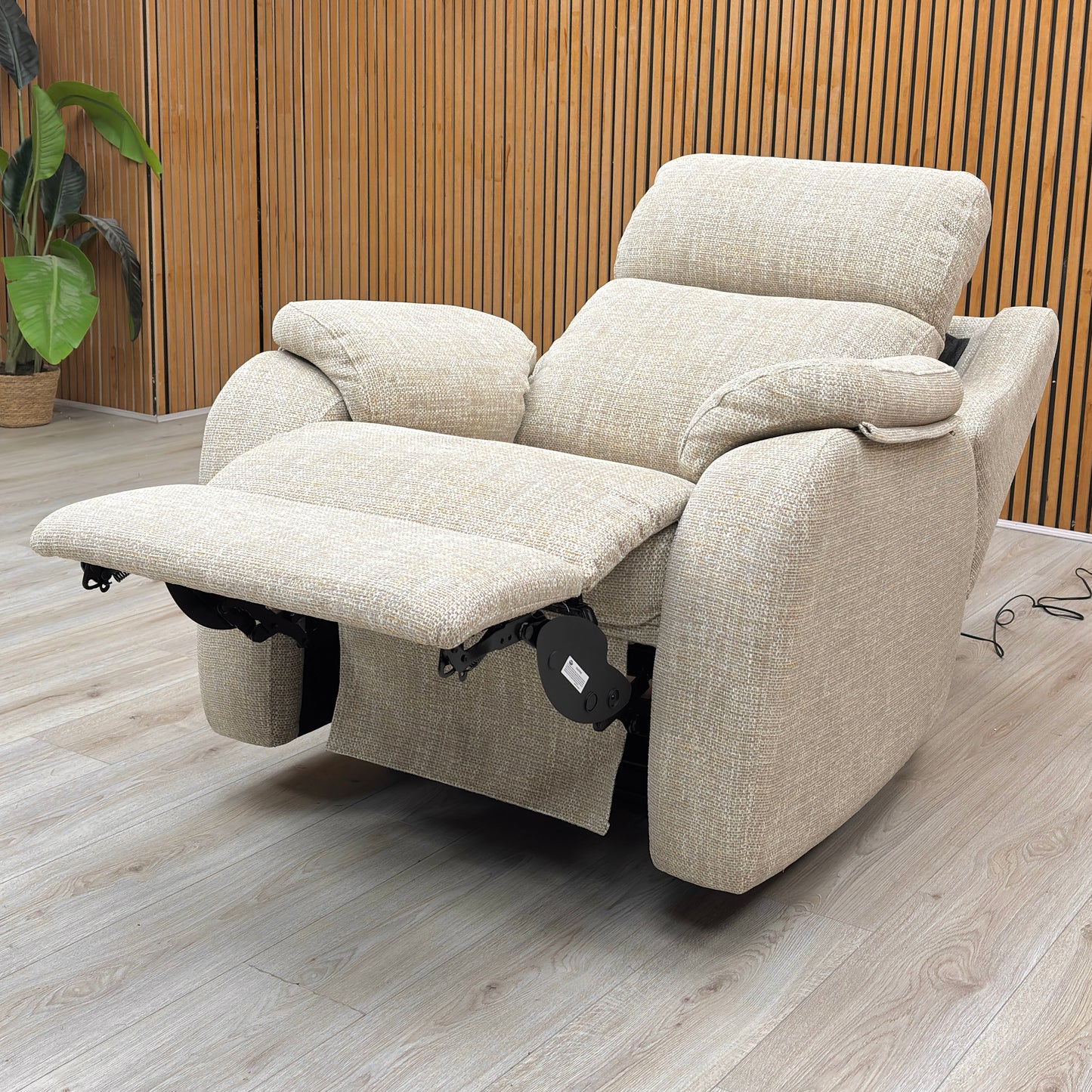 G Plan ‘Kingsbury C030 Kampala Beige Power Recliner Chair with Power Headrest and Power Lumbar