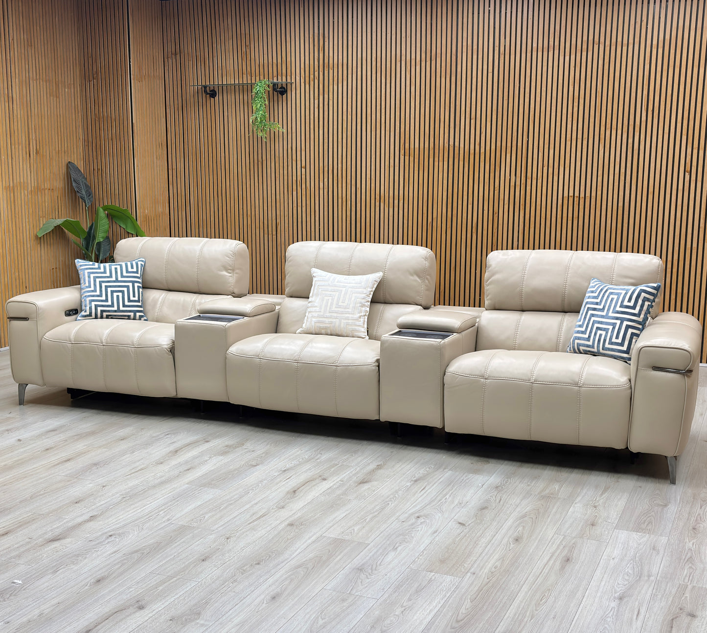 World of Leather ‘Homestage’ Nc-039c Pebble Cream Leather 4 Seater Power Recliner Sofa with Power Headrests + Media Consoles
