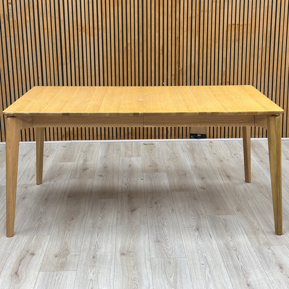 'Hadley' Medium Oak Solid Oak Large Extending Dining Table