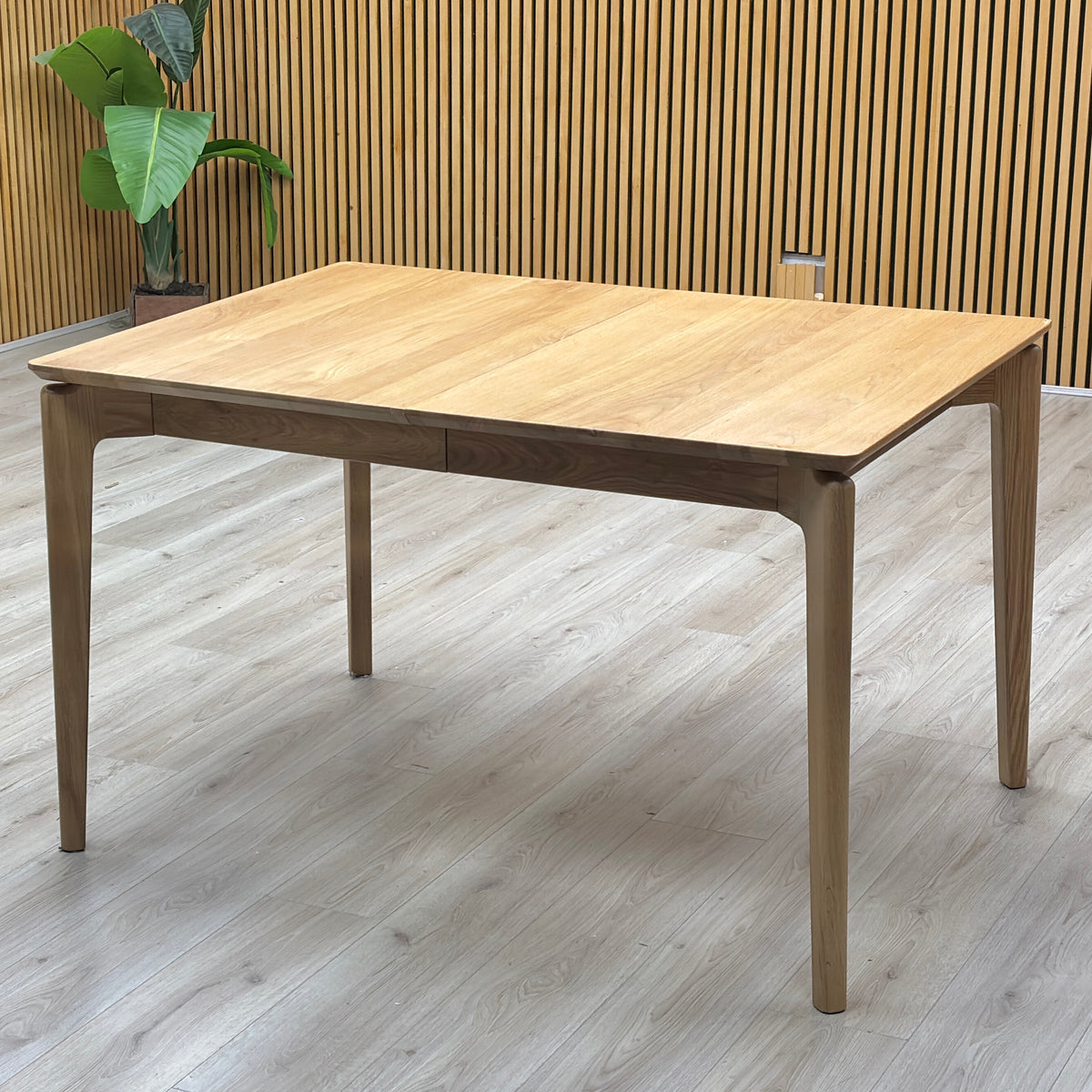 'Hadley' Medium Oak Veneer Small Extending Dining Table