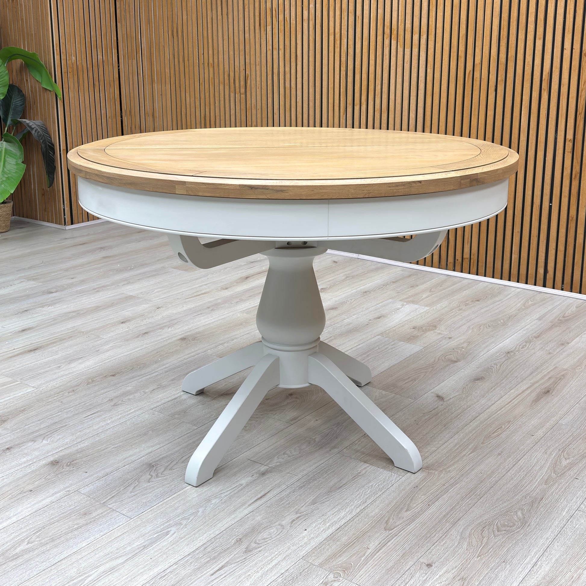 Lifestyle view of the ‘Hamilton’ Solid Oak Round Dining Table, demonstrating the build quality, surface texture, and the stability of the central pedestal.