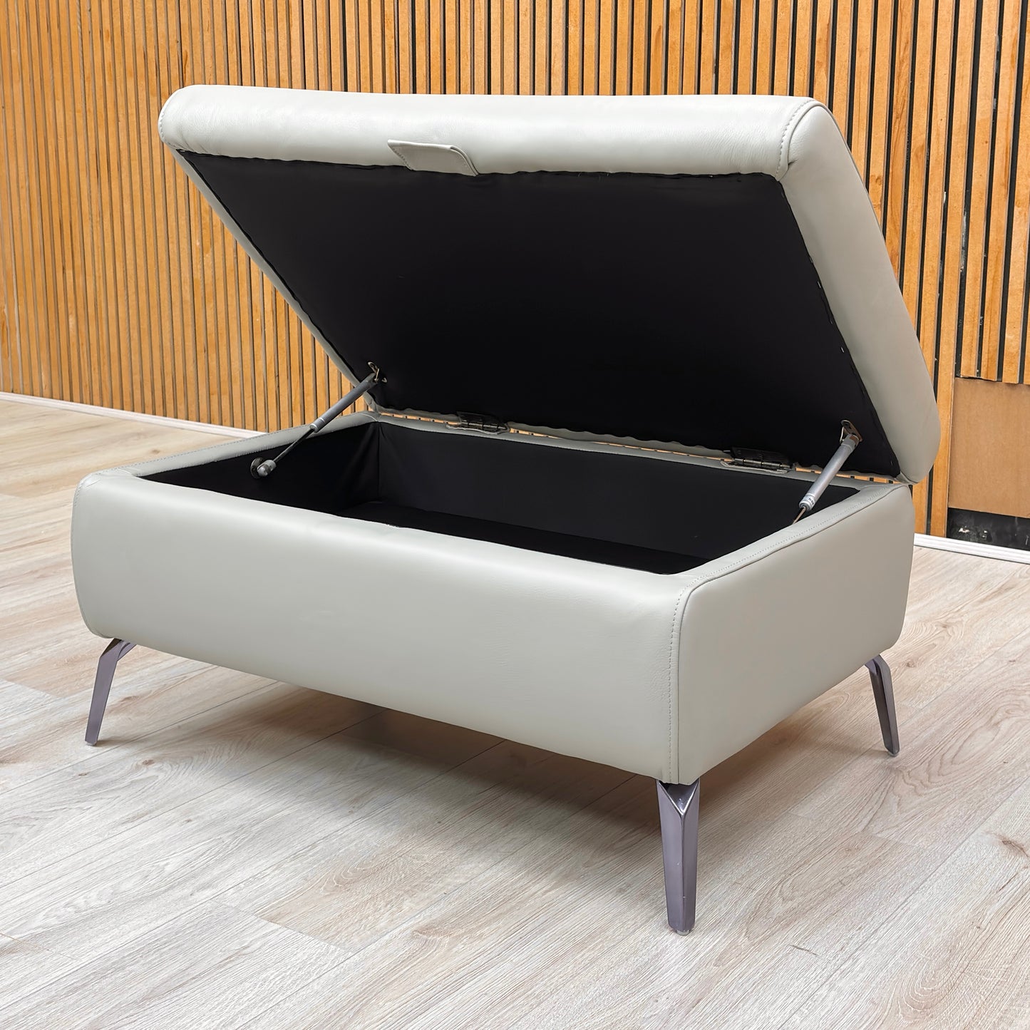 ‘Jude’ Montana New Grey Cat-60:28 Leather Storage Footstool