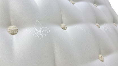 Close-up view of the white, deep-quilted fabric and border stitching on the Highgrove Oakley Ortho 1000 Pocket Sprung Mattress.