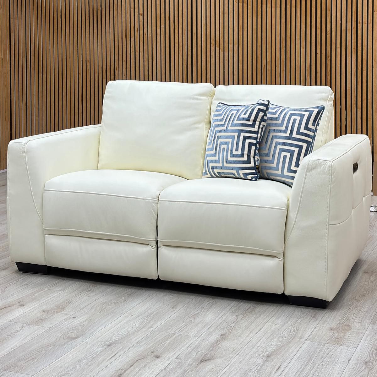 ‘Dinky' Cotton White Cat-40:13 Leather 2 Seater Power Recliner Sofa