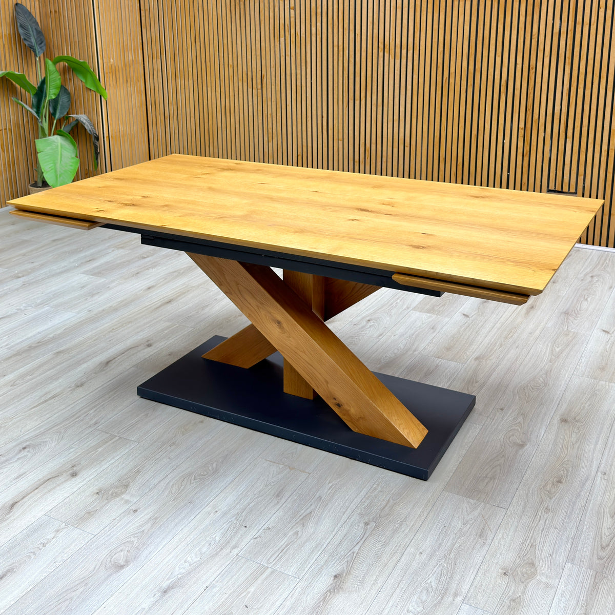 ‘Aydin’ Solid Oak Large Extending Dining Table