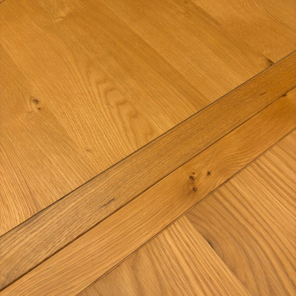 Furnitureland ‘Augusta’ Solid Oak 110cm Round Extending Dining Table with Wooden Legs