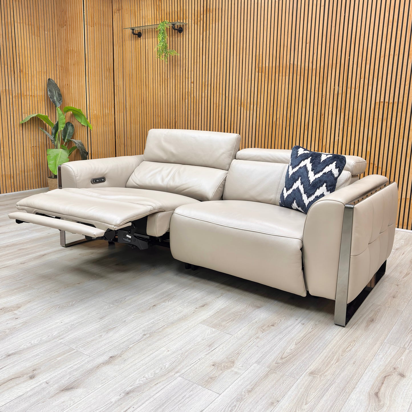 Stylized lifestyle shot of the Gisella Oyster leather sofa, highlighting the sleek silhouette and high-quality Cat-40:08 leather.
