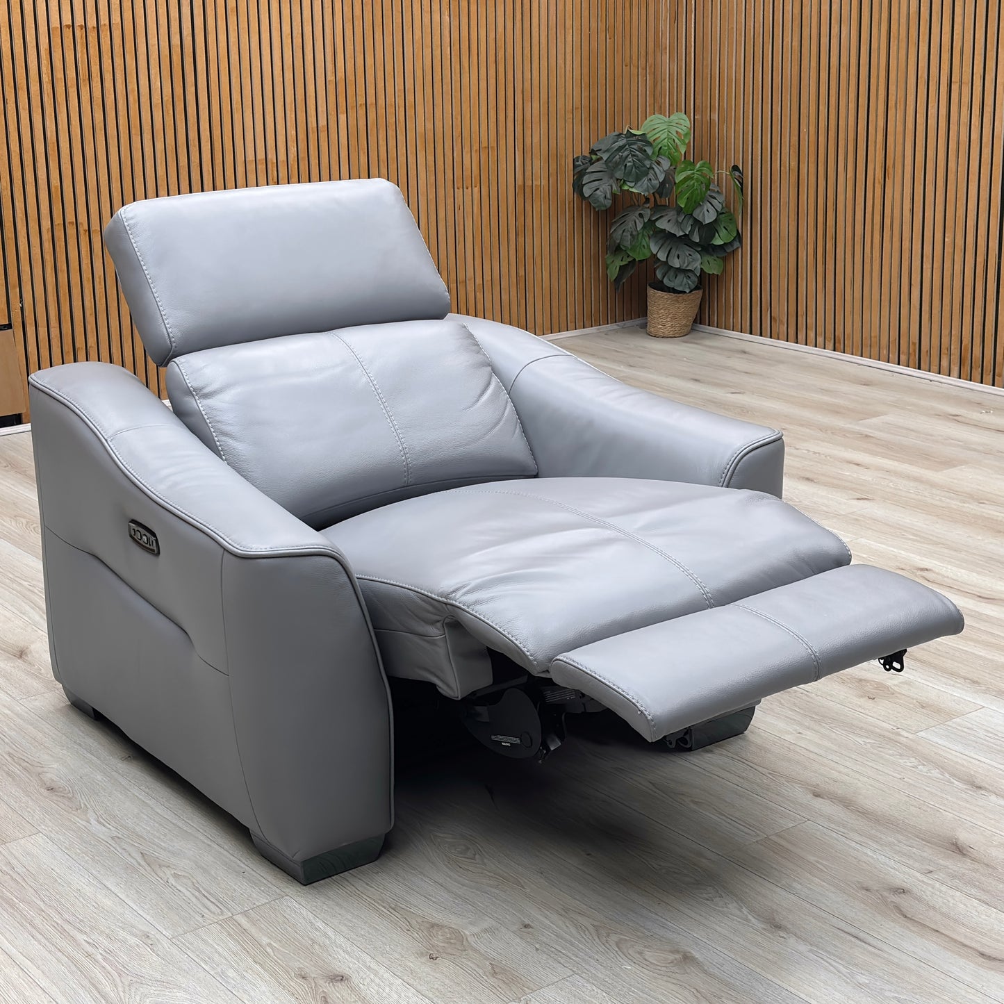 World of Leather ‘Xavier’ Nc-435e Sleet Grey Leather Power Recliner Armchair with Power Headrest