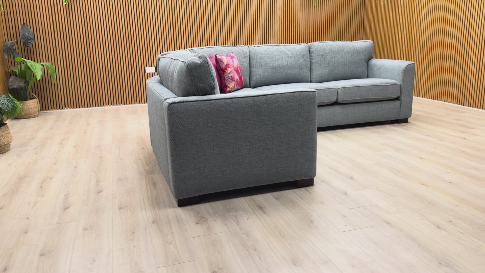 Video demonstration of the 'Elora' corner sofa, highlighting comfort, fabric quality, and structural design.