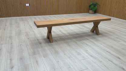 Video tour of the Bodahl ‘Njord’ 06 bench, showing the natural grain detail of the Old Bassano oak and the stability of the wooden legs.