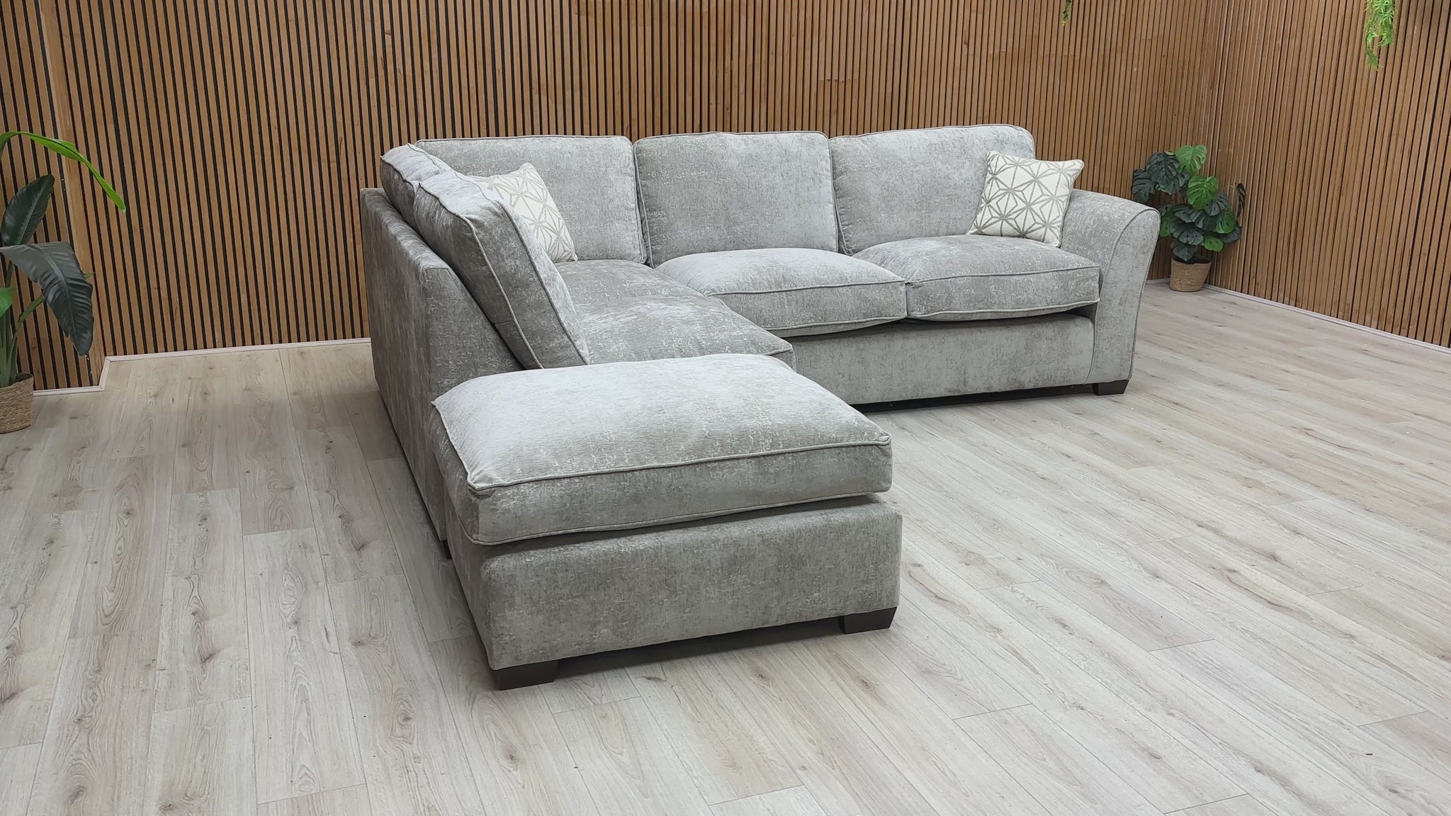 Video of size, fabric, and overall features of the ‘Rosie’ Corner Chaise Sofa.