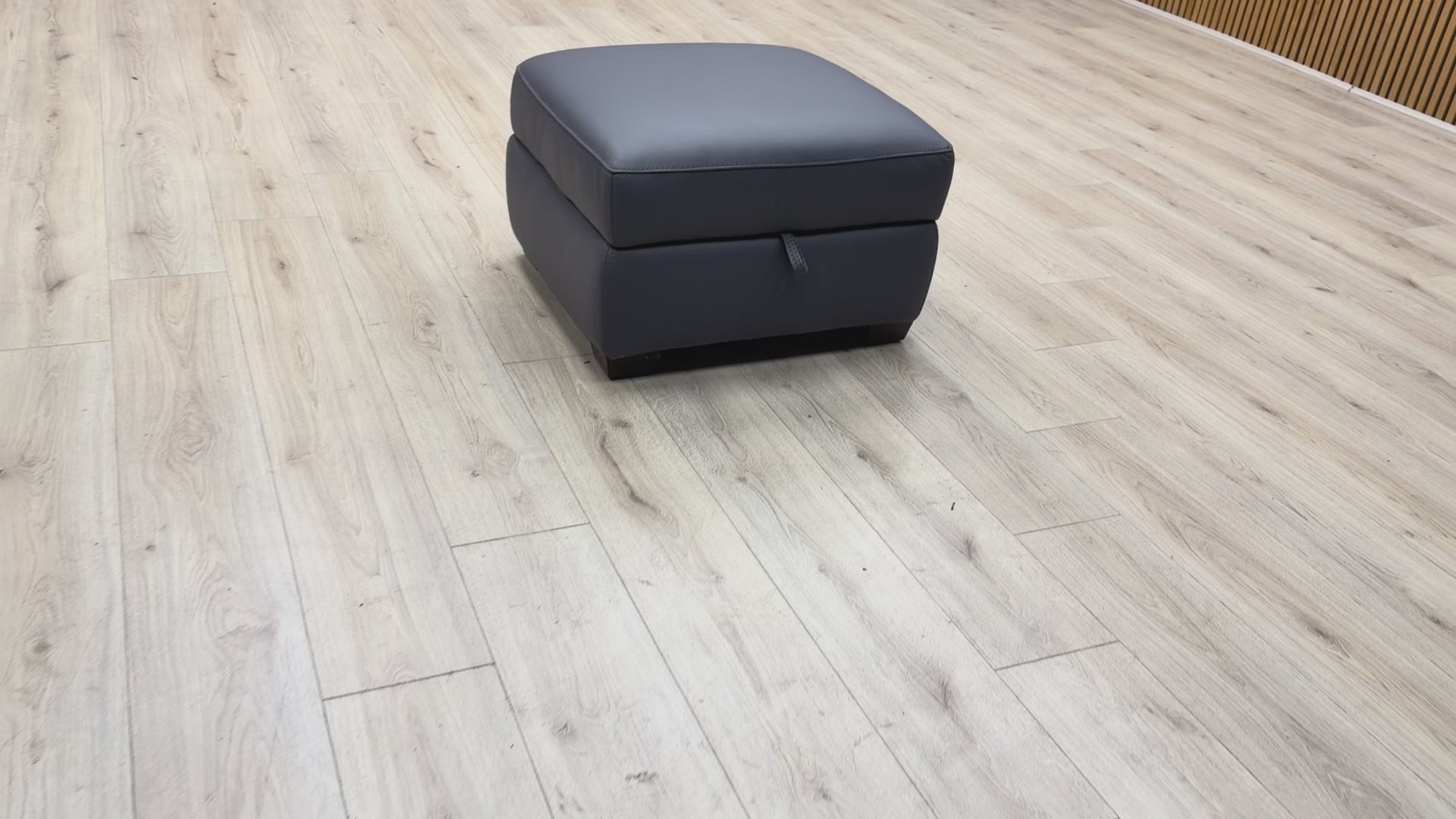 Product video showing the smooth opening mechanism and interior storage space of the leather footstool.