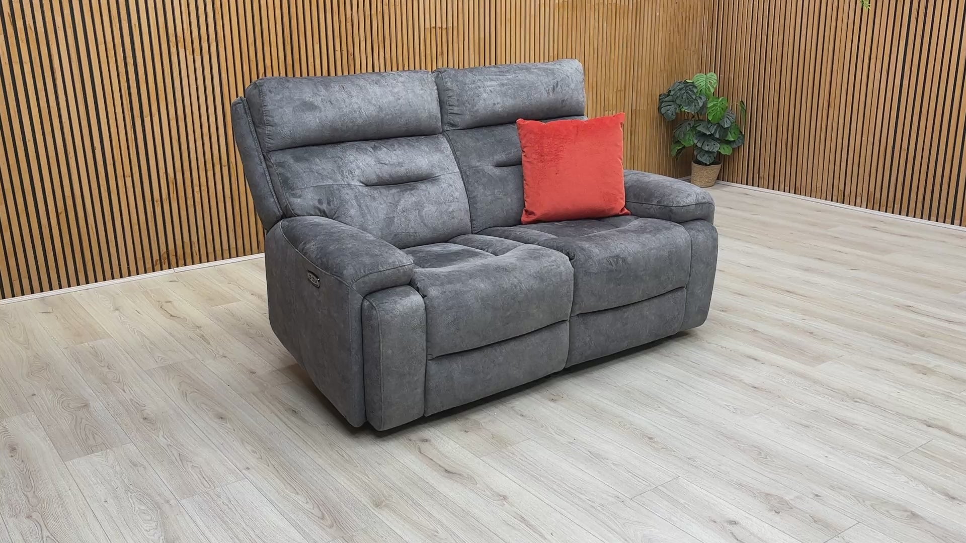 Video demonstrating the smooth operation of the power recline and adjustable power headrests.