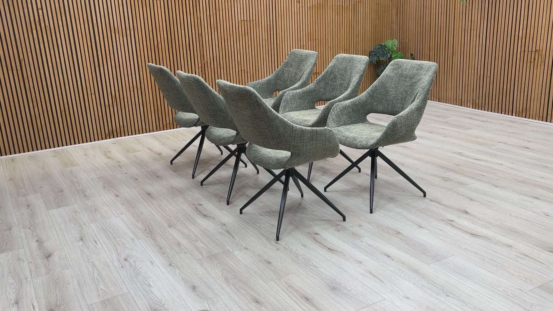 Video showcasing the 360-degree swivel feature and the tweed fabric of the ‘Charlotte’ dining chair.