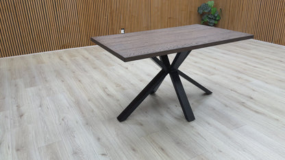 Video detailing the structure and dark finish of the 'Mars' Dining Table.