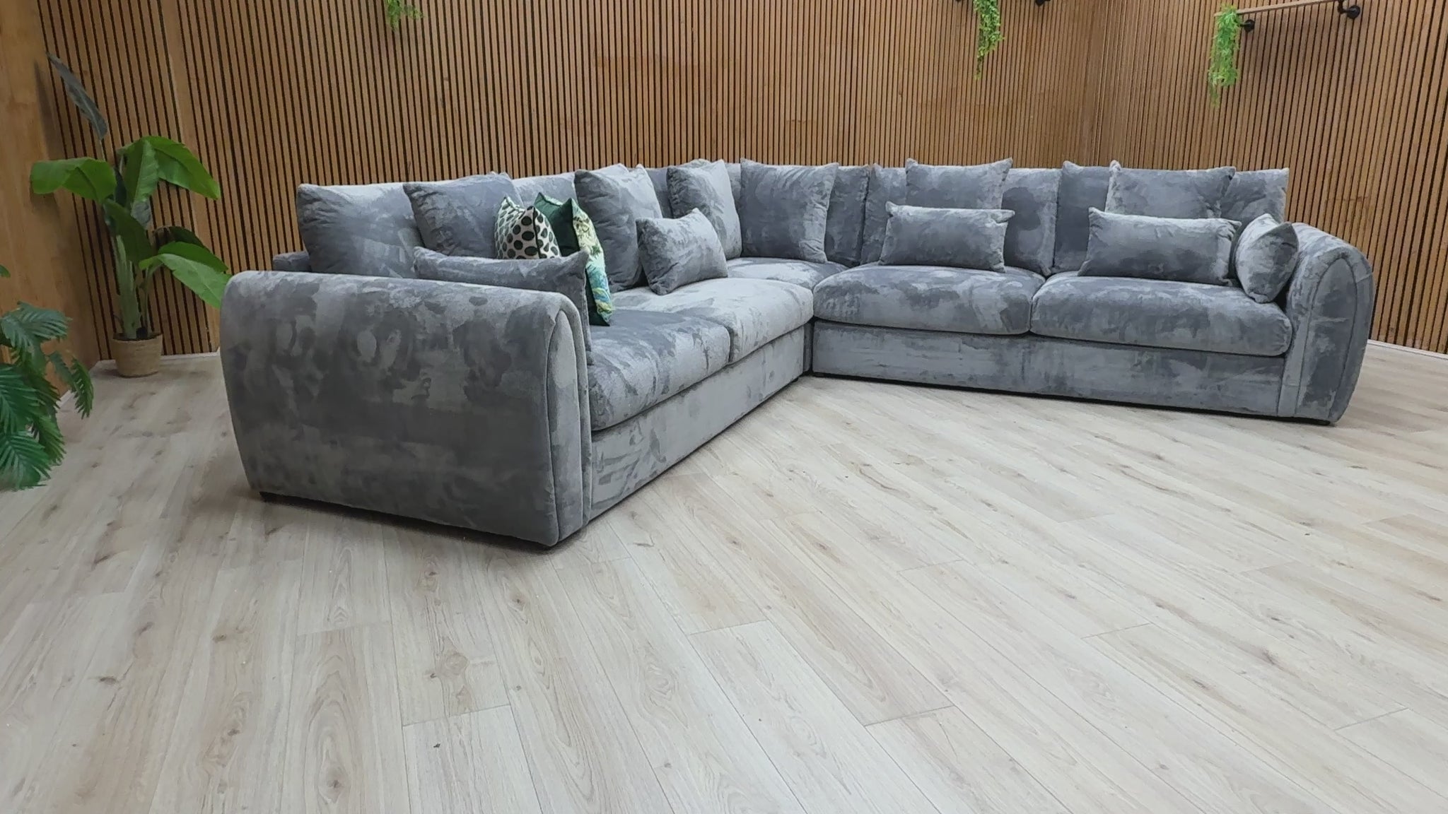 Video content demonstrating the velvet fabric and scale of the 'Alarna' sofa.