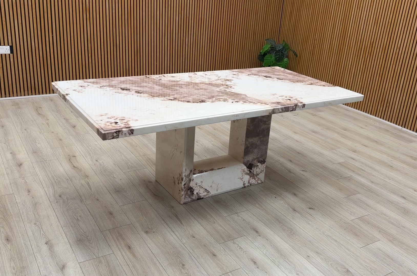 Video showcase of the Artemis dining table, demonstrating its large 200cm scale and high-end marble construction.