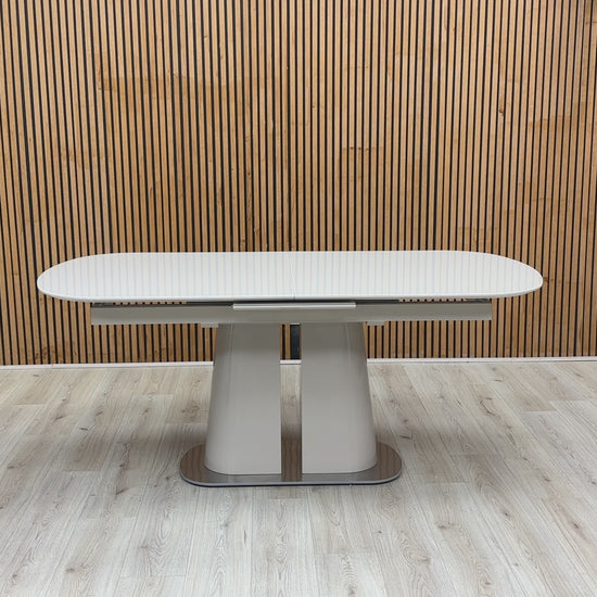 Video preview demonstrating the seamless pop-up extension mechanism of the dining table.