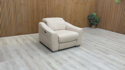 Video tour of the World of Leather ‘Xavier’ chair, demonstrating the smooth power reclining mechanism and adjustable power headrests.