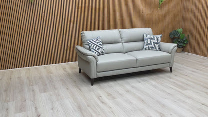 Video demonstration of the ‘Winner’ 3-seater sofa, showcasing its comfort, depth, and overall structural design.