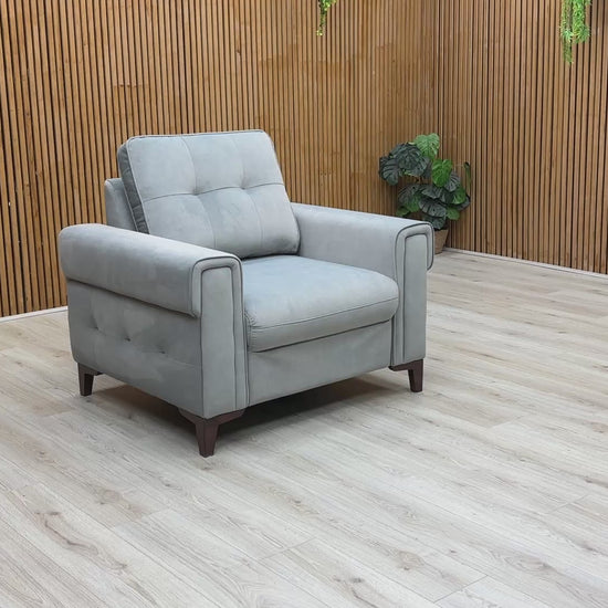 Product video demonstrating the simple pull-out mechanism that converts the 'Zoom' chair into a comfortable bed in seconds.