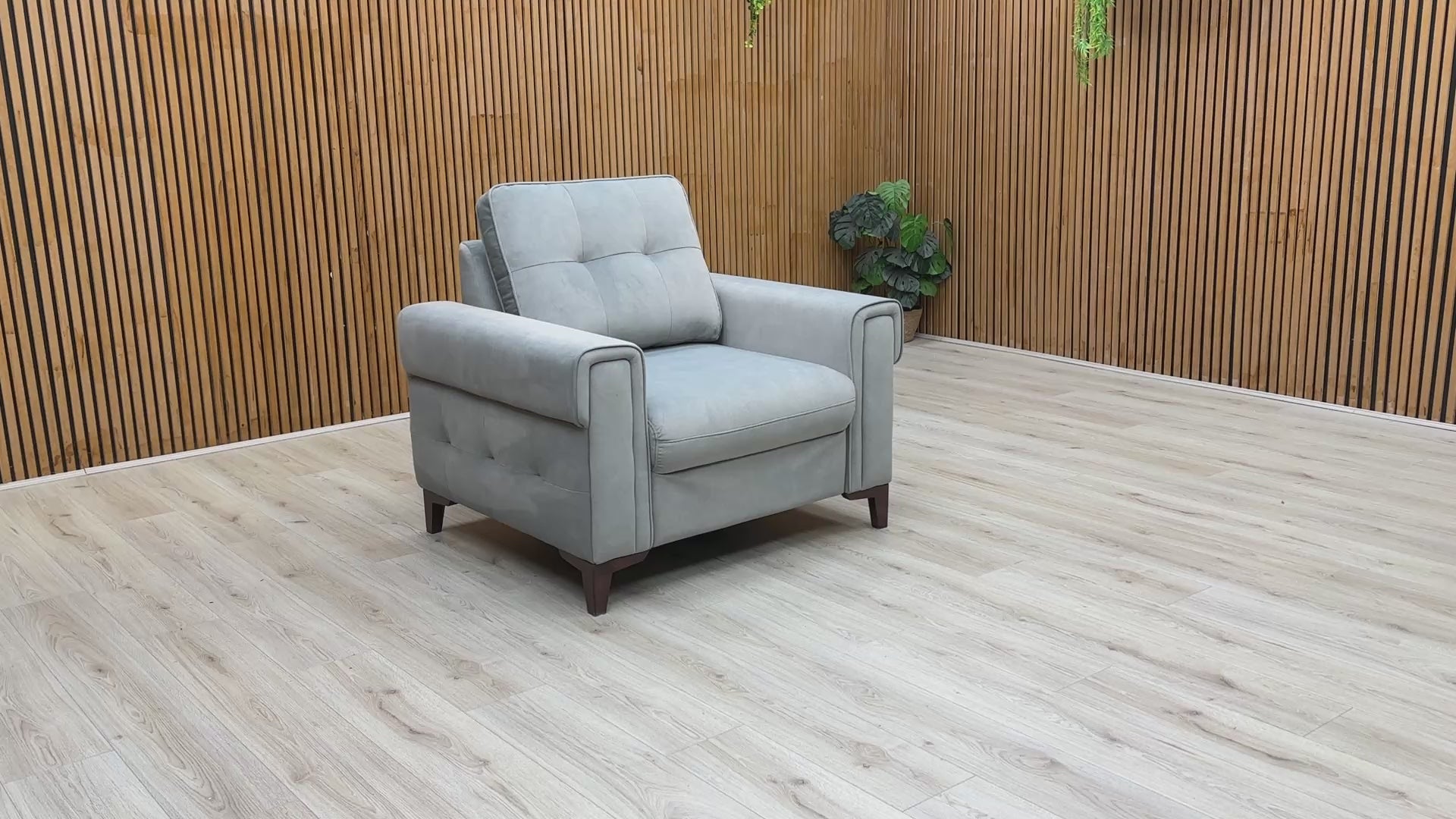 Product video demonstrating the simple pull-out mechanism that converts the 'Zoom' chair into a comfortable bed in seconds.